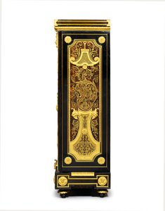 Louis XIV petit armoise, c.1700-10 (ormolu, pirinç, bağa, abanoz ve kakmacılık)