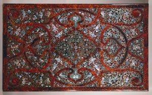 Andre-Charles Boulle tarzında kaplanmış üst, oymalı ve yaldızlı masanın detayı, imzalı P van Loose ve M Verbiest, Hollanda by Andre Charles Boulle