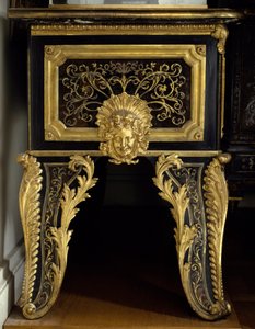 Louis XIV mobilya: Andre Boulle tarafından yapılmış akanth ile metal kakmalı şifonyer