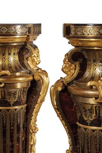 Bir çift Louis XIV kaidesi by Andre Charles Boulle