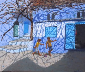 Sokakta top oyunları, Chefchaouen,Fas, 2018,(tuval üzerine yağlı boya) by Andrew Macara