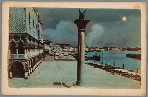 Colonne di San Marco ve Venedik'teki Doge Sarayı'nın köşesi ile San Marco Meydanı'nın görünümü by Anonymous
