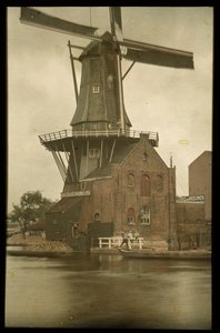 Spaarne, Haarlem'de buharlı mısır değirmeni De Adriaan by Anonymous