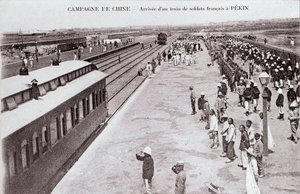 1900-1901 yılları arasında Çin Kampanya Fotoğrafçılığı sırasında bir Fransız asker treninin Pekin