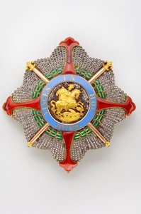 İki Sicilya Krallığı - İki Sicilya Kraliyet Evi: Reunion Aziz George Nişanı plakası - Büyük Üstat için Model - 19. yüzyılın başı - Altın, gümüş, markazit ve emals - D 8,5 cm; ağırlık 80 g - Özel koleksiyon by Anonymous Anonymous