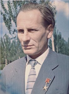 Mikhail Vasilyevich Melnikov (1919-1996), roket motoru tasarımcısı - Anonim. Renkli fotoğrafçılık Özel Koleksiyon by Anonymous Anonymous