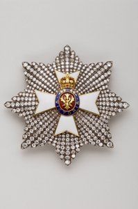 Birleşik Krallık - Victoria Kraliyet Nişanı: şövalye Grand Cross plaketi - XIX yüzyılın sonu - Altın, gümüş, elmas, zümrüt, yakut ve emals - D 7,9 cm; ağırlık: 56 g - Özel koleksiyon by Anonymous Anonymous