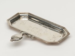 Mum snuffer tepsisi, Board of Ordnance, c.1696 (tepsi, snuffer) by Anthony Nelme
