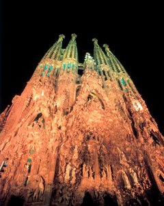 Yazar: GAUDI i CORNET, Antoni (1852-1926). Başlık: Sagrada Familia. 1884-1926 (İspanyolca).. Teknik: Mimarlık. Müze/Yer: İSPANYA. KATALONYA. BARSELONA. Barselona. Kutsal Aile Kefaret Kilisesi. Fachada del Nacimiento. (İspanyol).