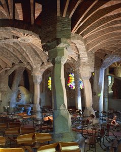 İspanya, Katalonya Bölgesi, Barselona Eyaleti, Baix Llobregat İlçesi, Santa Coloma de Cervello, Colonia Guell kilisesi, kilise mahzeni