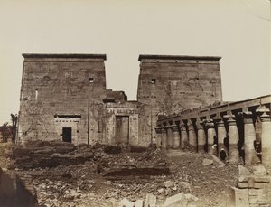 Philae, Sütunlu Pilon