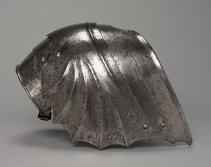 Gotik yelpaze şeklindeki pauldron, c.1485-1500 (çelik) by Antonio Missaglia