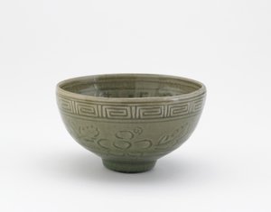 Longquan çömlek tarzında servis kâsesi, Servis kâsesi (hachi), 19. yüzyıl başı (seladon sırlı çömlek) by Aoki (attr. to) Mokubei