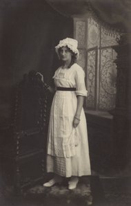 Dantel şapkalı kız by Arthur C. Burgess