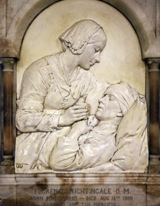 Florence Nightingale yaralı bir adamı teselli ederken (alçı-bas kabartma)