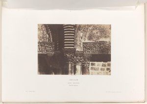 Kapitelen van de Heilig Grafkerk, Jeruzalem Kudüs. Kutsal Kabir. Büyük harflerin ayrıntıları (nesne üzerindeki başlık) by Auguste Salzmann