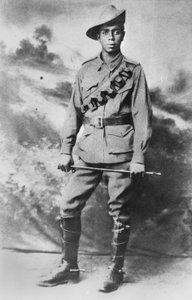 Aborijin bir askerin portresi, 234 Er (Pte) Walter Christopher (Chris) George Saunders, c.1916 by Australian Photographer