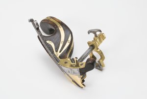 Araba yapımcıları pusula pulluk uçağı, güney Avusturya, 19. yüzyıl ortası (levha ve dökme pirinç, dövme demir ve gürgen) (ayrıca bkz. 701093)