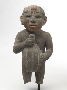 Kakao kapsülü taşıyan adam, 1440-1521 (kırmızı pigment izleri olan volkanik taş)