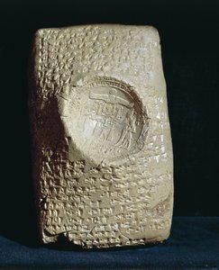 Eski Ugarit (modern Ras-Shamra) kalıntılarından gelen Babil çivi yazısı hecesiyle yazılmış tablet by Babylonian Babylonian
