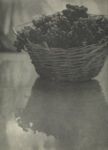 Üzüm ile Natürmort by Baron Adolf De Meyer