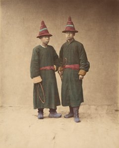 [Geleneksel Giysilerle Uyumlu İki Çinli Erkek], 1870