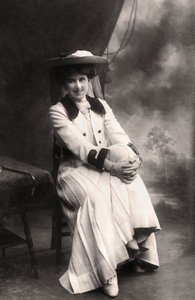 Decima Moore 1871-1964, İngiliz aktris, 1907. by Bassano Studio