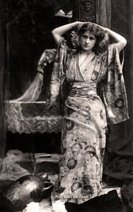Phyllis Dare 1890-1975, İngiliz aktris, 1906. by Bassano Studio