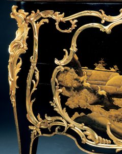 Komodin (ormolu monte edilmiş Japon cilası)