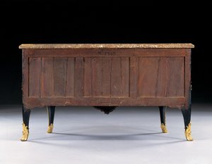 Komodin, c.1745 (ormolu monte edilmiş Japon cilası ve ebonize ahşap)