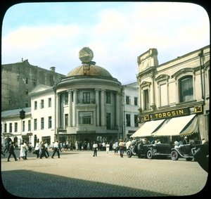 Torgsin mağazası Yabancılarla ticaret, Moskova, 1931 by Branson DeCou