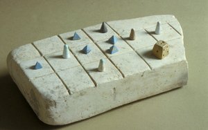 Oyun taşları ile oyun tahtası, Tell Beit Mirsim, Ürdün, MÖ 1200 dolayları (kireçtaşı)