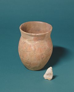 Barnwood, Gloucestershire, MÖ 2000 dolaylarında bir cenaze törenine eşlik eden beher kabı ve çakmaktaşı bıçak