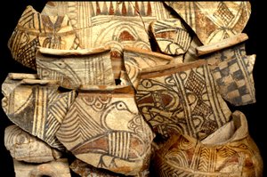 Tel Kasil, İsrail, c.1099-900 M.Ö. (seramik) balık ve kuşların tipik renk tasarımlarıyla süslenmiş Filistin çanak çömlek