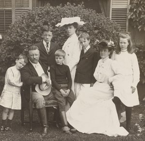 Başkan Theodore Roosevelt, eşi Edith ve ailesi by Brothers Pach