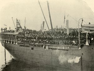 Matteawan Docking, 9 Haziran Öğleden Sonra, İspanyol-Amerikan Savaşı, 1898, 1899. by Burr McIntosh