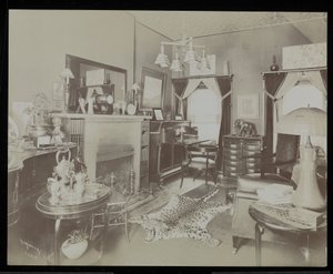 Oyun yazarı Henry Martyn Blossom'un evinde bir oturma odası, 23 East 30th Street, New York, 1908 (gümüş jelatin baskı) by Byron Company