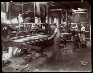 Hardman, Peck und Co. piyano fabrikasında çalışan erkekler, New York, 1907 (gümüş jelatin baskı)