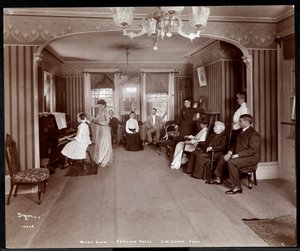 Janer's Pavilion Hotel'deki Müzik Odasında resital, Red Bank, New Jersey, 1903 (gümüş jelatin baskı) by Byron Company