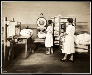 111 East 128th Street, East Harlem, New York, 1928 adresindeki Carolyn Laundry