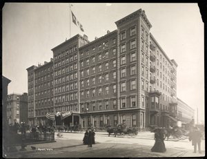 Windsor Hotel, 5th Avenue, 46th to 47th Streets, New York, 1898 (gümüş jelatin baskı) by Byron Company
