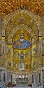 Ünlü Pantocrator İsa (mozaik) dahil olmak üzere kısmen yerel ve kısmen Venedikli işçiler tarafından 12. ve 13. yüzyılın ortaları arasında yürütülen Bizans mozaikleriyle apsisin görünümü by Byzantine
