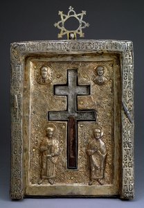 Yaldızlı gümüş staurothek Haç kutsal emaneti, Bizans, 12. yüzyıl by Byzantine Byzantine