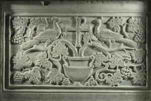 Tavus kuşu ve sarmaşıklar (mermer) by Byzantine School