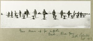 Sahilde inceleme için hazırlanan silahlar, Han Yunus, Eylül 1917