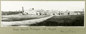 Omah Camii çevresindeki duvar, 14 Aralık 1917 by Capt. Arthur Rhodes