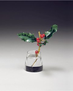 Daralan bir vazoda Holly spreyi, 1890 dolayları by Carl Fabergé