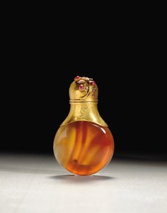 Koku şişesi, işçi ustasının işareti Erik Kollin, St. Petersburg, 1890 dolayları by Carl Fabergé
