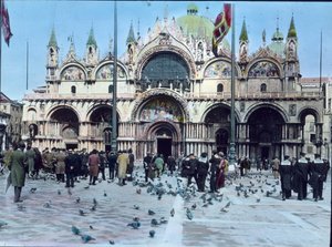 İtalya, Venedik, San Marco Meydanı ve San Marco Bazilikası, resim tarihi: 1910 civarı. Carl Simon Arşivi by Carl Simon