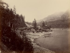 [The Middle Block House, Columbia River]